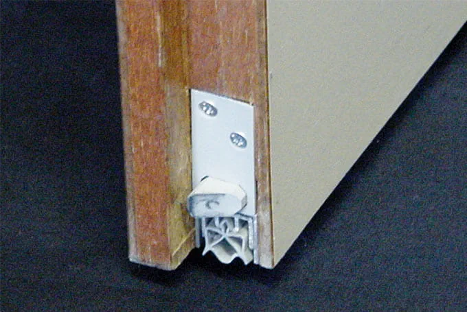 Fraisage pour l'installation d'un joint de porte automatique