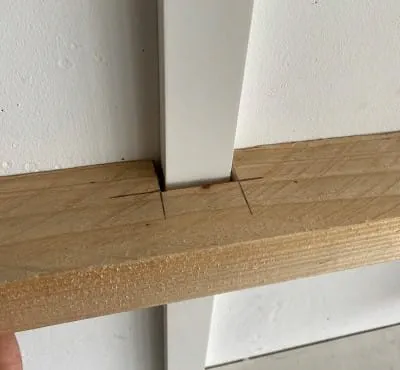 Une fois les opérations terminées, vous pouvez installer le longeron entaillé.  