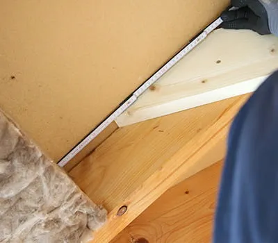 Mesurez la valeur restante par rapport à l'équerre.