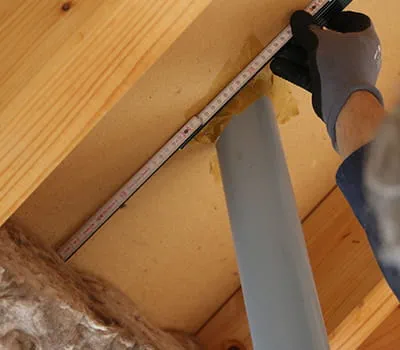 Restmaß zur Rohrmitte messen.