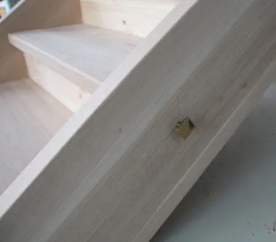 Treppenschrauben anbringen